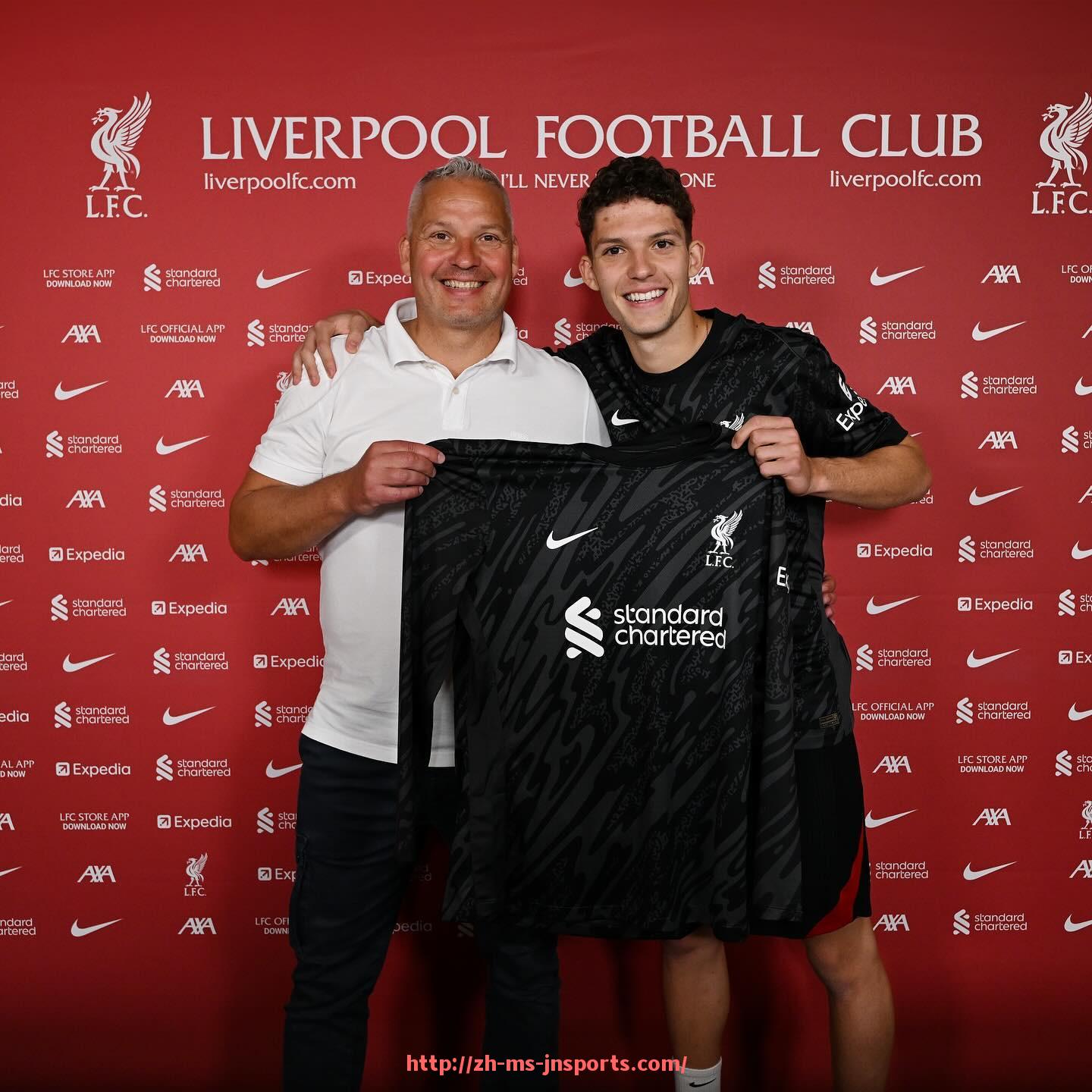 JN江南体育-世俱杯现场气氛直击，还原真实观赛体验